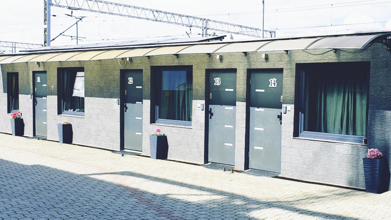 Pokoje Goscinne Bialy Slon Rahmel Exterior foto