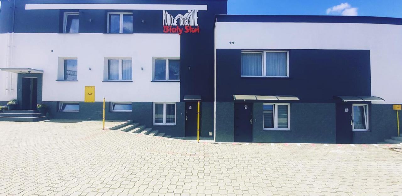 Pokoje Goscinne Bialy Slon Rahmel Exterior foto